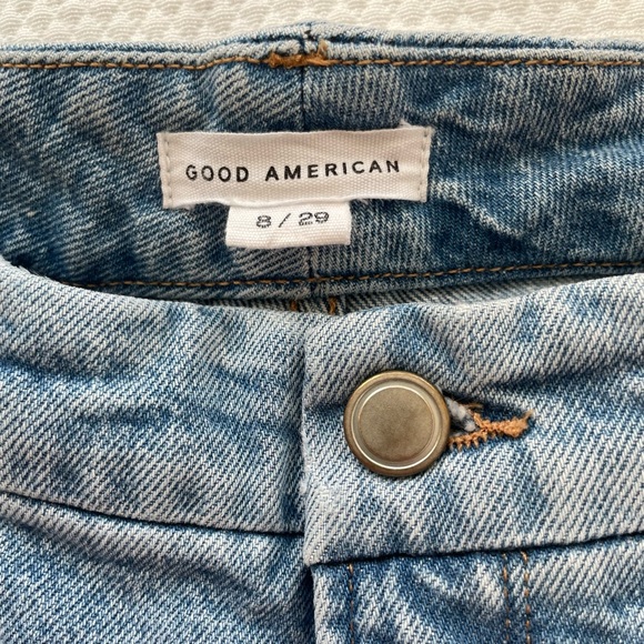 Good American Good Classic Slim Bootcut Jeans Indigo046
GC062T 8/29 Kardashians - Picture 6 of 15